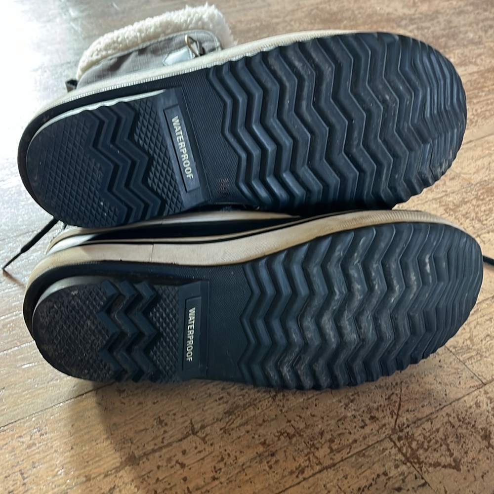 Sorel boots - Picture 3 of 4